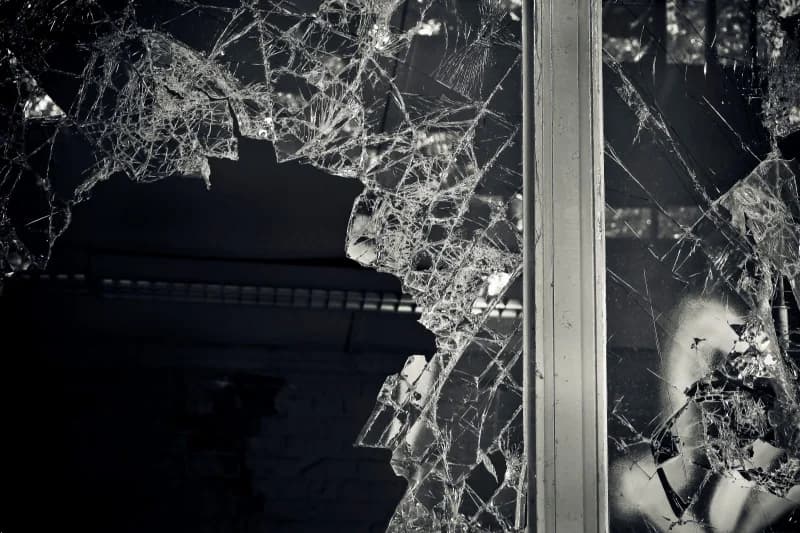 6 Things That Will Damage Your Credit Score